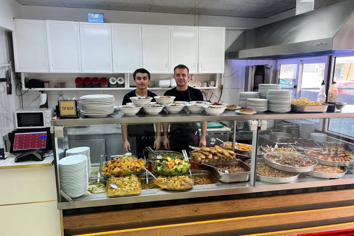 Elvan Lokantası günlük yemek tezgâhı